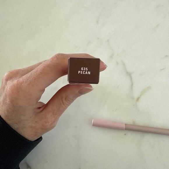 Kylie Cosmetics Plumping Lip Liner Crayon in 635 Pecan - Picture 2 of 3